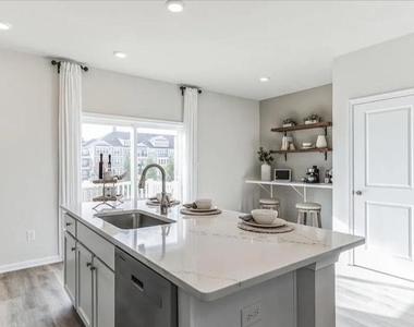 273 Macoun Way - Photo Thumbnail 6