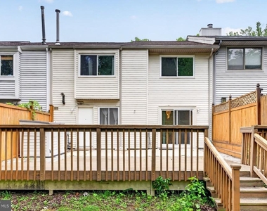 313 Barton Run Boulevard - Photo Thumbnail 15
