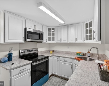 313 Barton Run Boulevard - Photo Thumbnail 3
