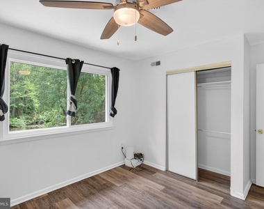 313 Barton Run Boulevard - Photo Thumbnail 10