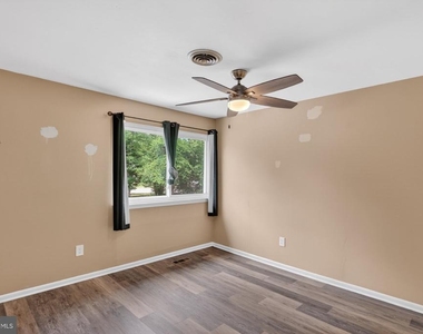 313 Barton Run Boulevard - Photo Thumbnail 14