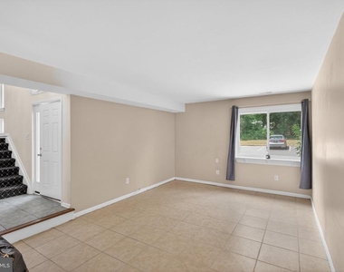 313 Barton Run Boulevard - Photo Thumbnail 2