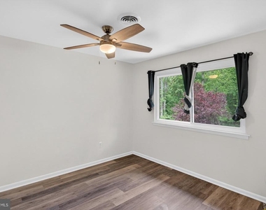 313 Barton Run Boulevard - Photo Thumbnail 11
