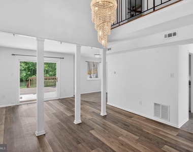 313 Barton Run Boulevard - Photo Thumbnail 5