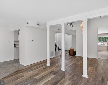 313 Barton Run Boulevard - Photo Thumbnail 4