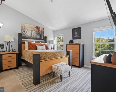 9944 Royal Commerce Place - Photo Thumbnail 14