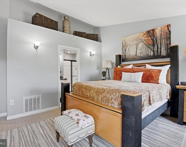 9944 Royal Commerce Place - Photo Thumbnail 15