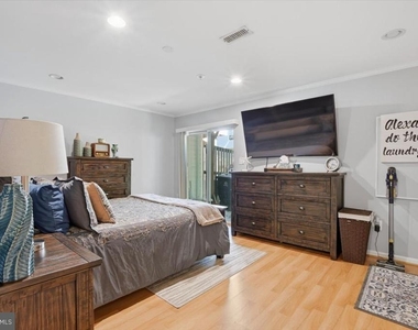 9944 Royal Commerce Place - Photo Thumbnail 22