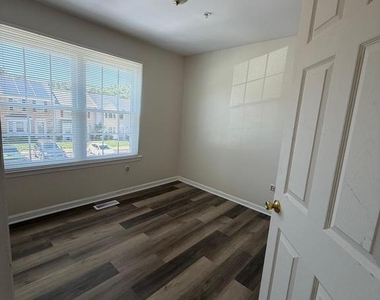 1746 Countrywood Court - Photo Thumbnail 5