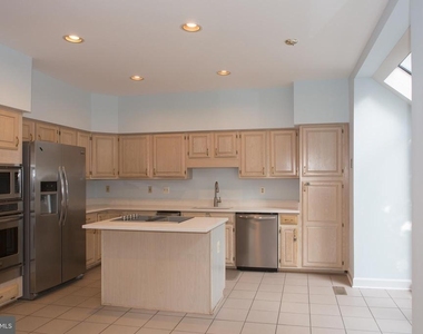 7828 Oracle Place - Photo Thumbnail 3