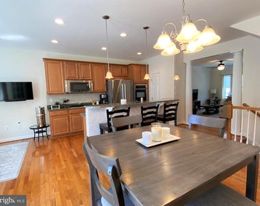 8907 Amelung Street - Photo Thumbnail 7