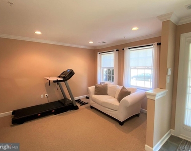 8907 Amelung Street - Photo Thumbnail 2