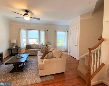 8907 Amelung Street - Photo Thumbnail 13