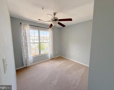 9424 Sea Breeze Court - Photo Thumbnail 24