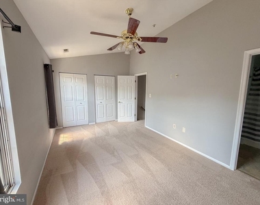 9424 Sea Breeze Court - Photo Thumbnail 17