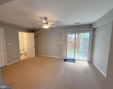 9424 Sea Breeze Court - Photo Thumbnail 3