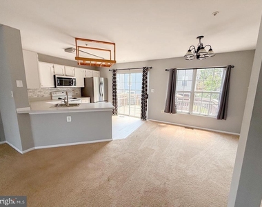 9424 Sea Breeze Court - Photo Thumbnail 6