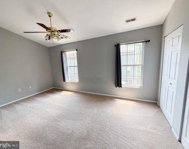 9424 Sea Breeze Court - Photo Thumbnail 16