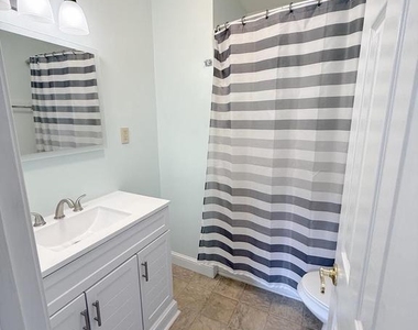9424 Sea Breeze Court - Photo Thumbnail 18
