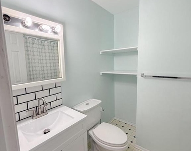 9424 Sea Breeze Court - Photo Thumbnail 20