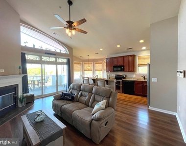 634 Oyster Bay Place - Photo Thumbnail 5