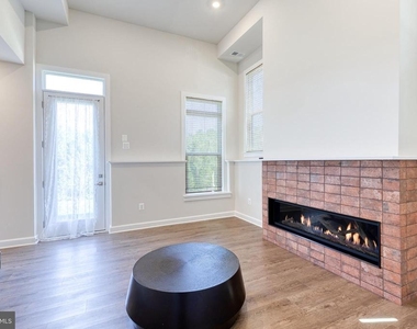 200 Hickory Hollow Court - Photo Thumbnail 6