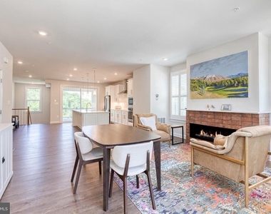 200 Hickory Hollow Court - Photo Thumbnail 10