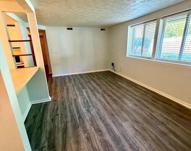 8030 Abbey Court - Photo Thumbnail 9