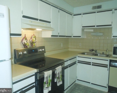 8030 Abbey Court - Photo Thumbnail 4