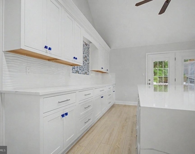 2501 Eastern Point Court - Photo Thumbnail 11