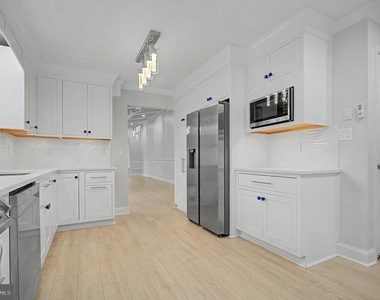 2501 Eastern Point Court - Photo Thumbnail 9