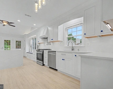 2501 Eastern Point Court - Photo Thumbnail 6