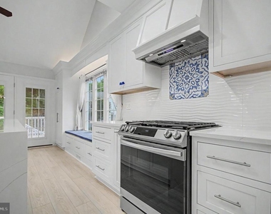 2501 Eastern Point Court - Photo Thumbnail 10