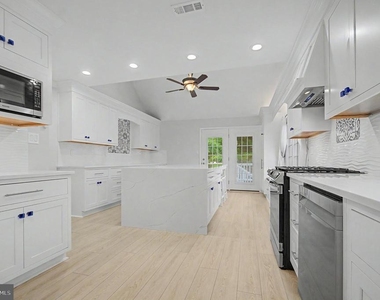 2501 Eastern Point Court - Photo Thumbnail 7