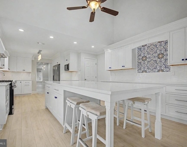 2501 Eastern Point Court - Photo Thumbnail 12