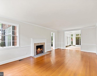 4530 Dexter Street Nw - Photo Thumbnail 2