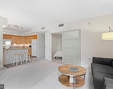 616 E Street Nw - Photo Thumbnail 4