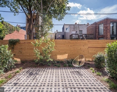 450 Ridge Street Nw - Photo Thumbnail 3