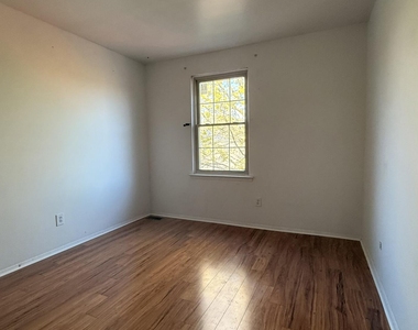3025 Forest Creek Court - Photo Thumbnail 12