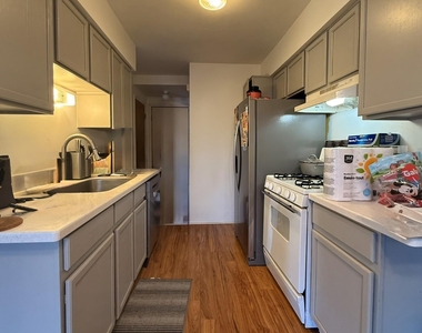 3025 Forest Creek Court - Photo Thumbnail 4