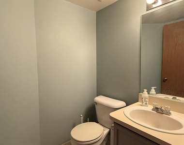 3025 Forest Creek Court - Photo Thumbnail 5
