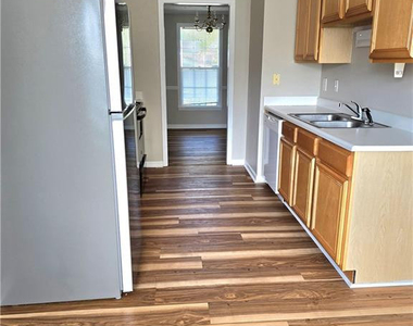 108 Laura Lane - Photo Thumbnail 6