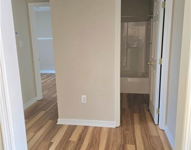 108 Laura Lane - Photo Thumbnail 9