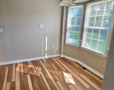 108 Laura Lane - Photo Thumbnail 5