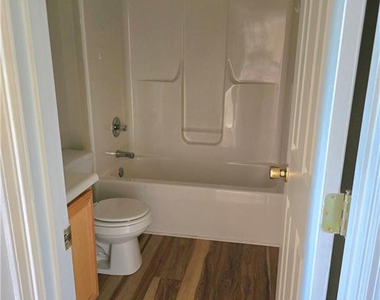 108 Laura Lane - Photo Thumbnail 10