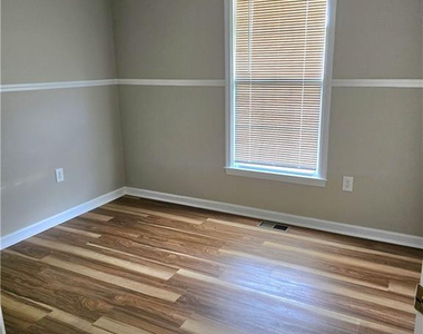 108 Laura Lane - Photo Thumbnail 17