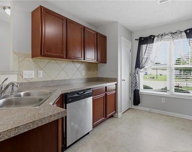 142 Collinwood Drive - Photo Thumbnail 11