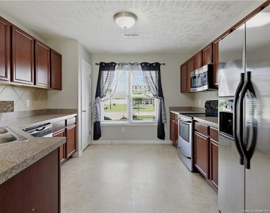 142 Collinwood Drive - Photo Thumbnail 8