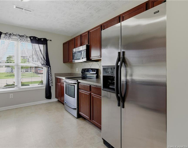142 Collinwood Drive - Photo Thumbnail 9