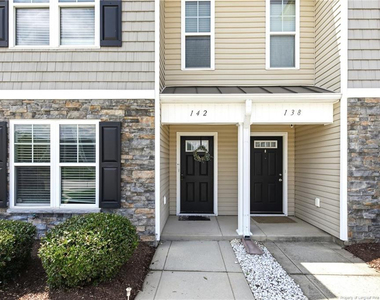 142 Collinwood Drive - Photo Thumbnail 3